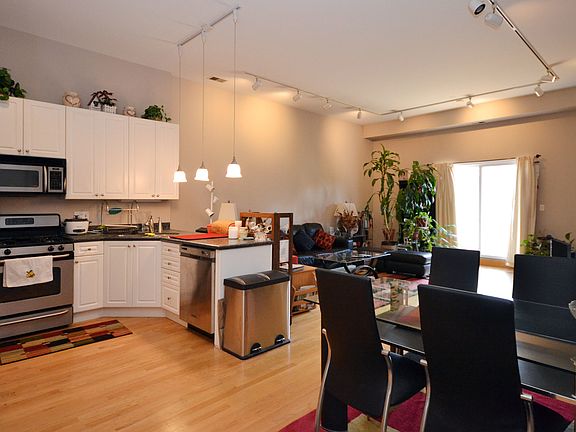 5th image of 2226 N Lincoln Ave APT 3C