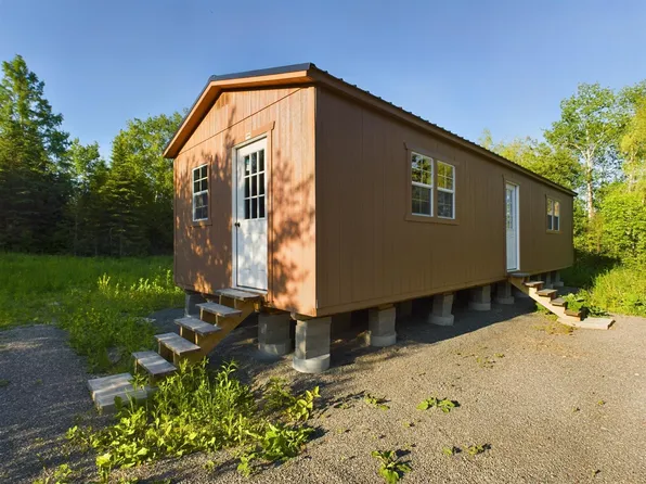 324 Station Road, Bradford, ME 04410