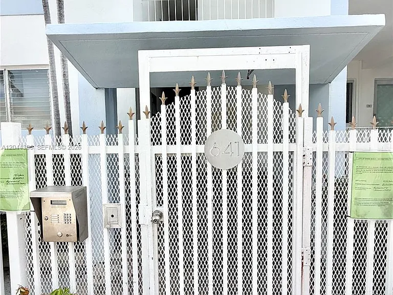 641 Espanola Way #17 — Photo 18