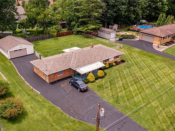 3rd image of 4581 Elmont Dr