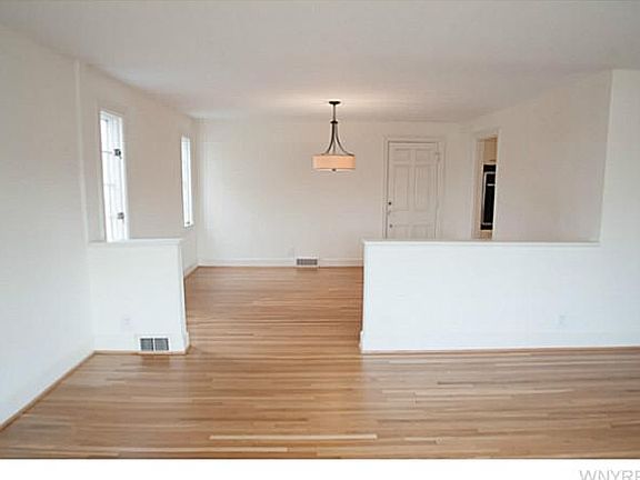 4th image of 49 Bedford Ave