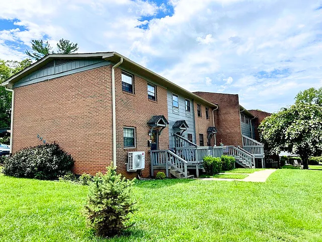 809 Randolph St #2 — Photo 4