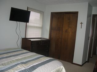 2047 Oak Hollow Dr, Jenison, MI 49428