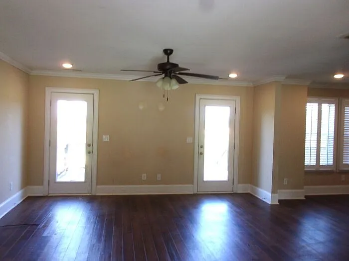 3 bed, 2.0 bath, 1456 sqft, $2,300 — Photo 2