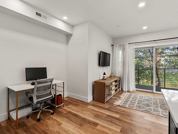 5th image of 19 W Tremlett St #4