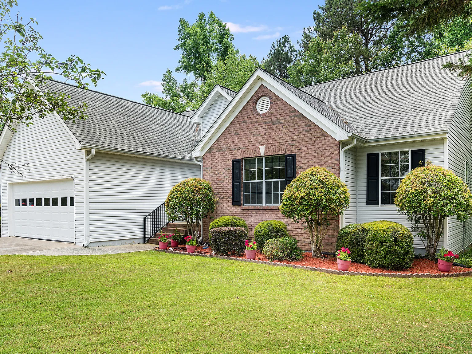 7 bed, 3212 sqft, $4,400 — Photo 2