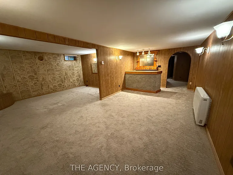 323 Waratah Ave — Photo 41