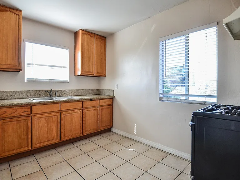 641 Loranne Ave — Photo 6