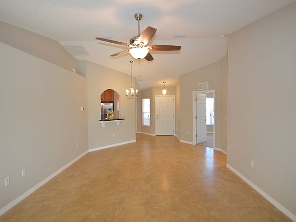 4th image of 10 Lytton Ln