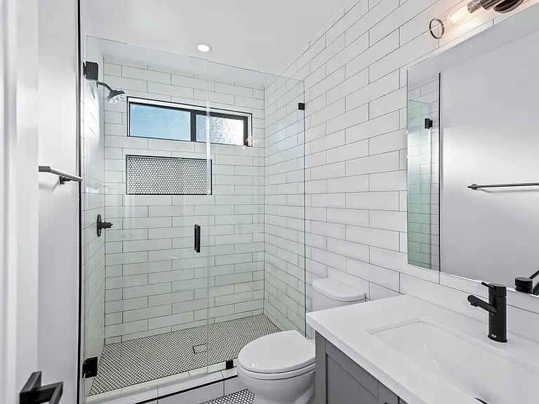 3415 London Street — Photo 11
