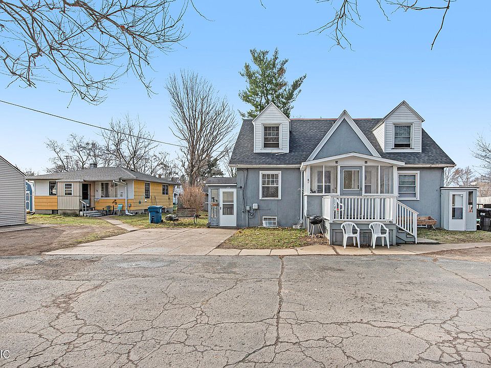 1st image of 22-24 1/2 Walnut Ct