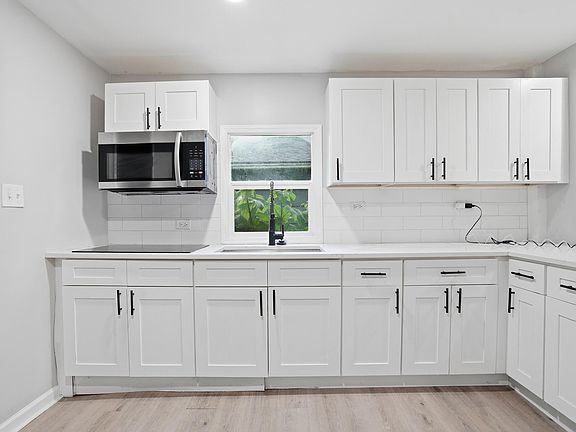 4th image of 2456 Mount St