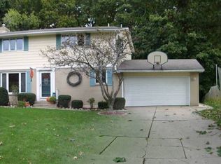 1322 Derby Dr NW, Grand Rapids, MI 49504