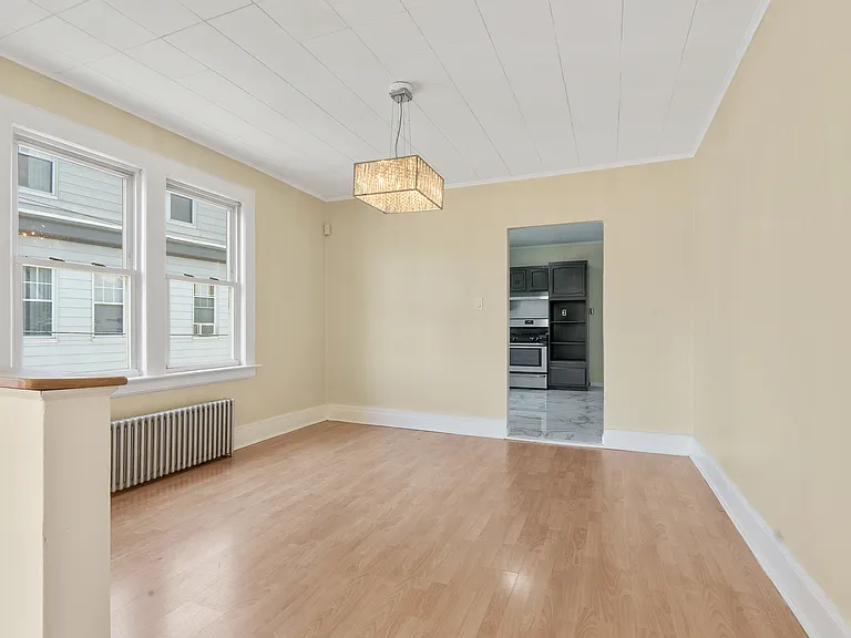 196 Broughton Ave #2 — Photo 10