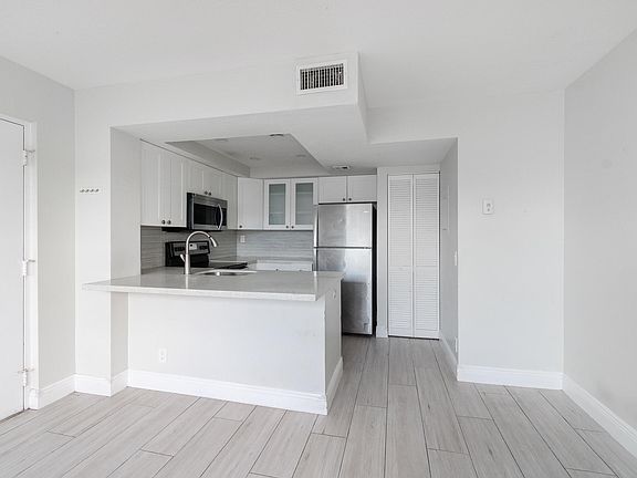 4th image of 718 Executive Center Drive #27
