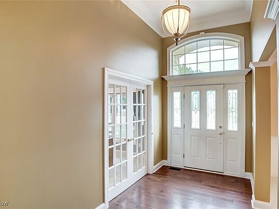 3rd image of 8452 Redwood Ct