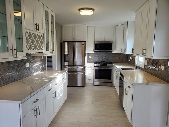 5th image of 542 Laramie Ave