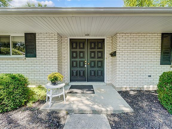 3rd image of 7955 S Oak Ct