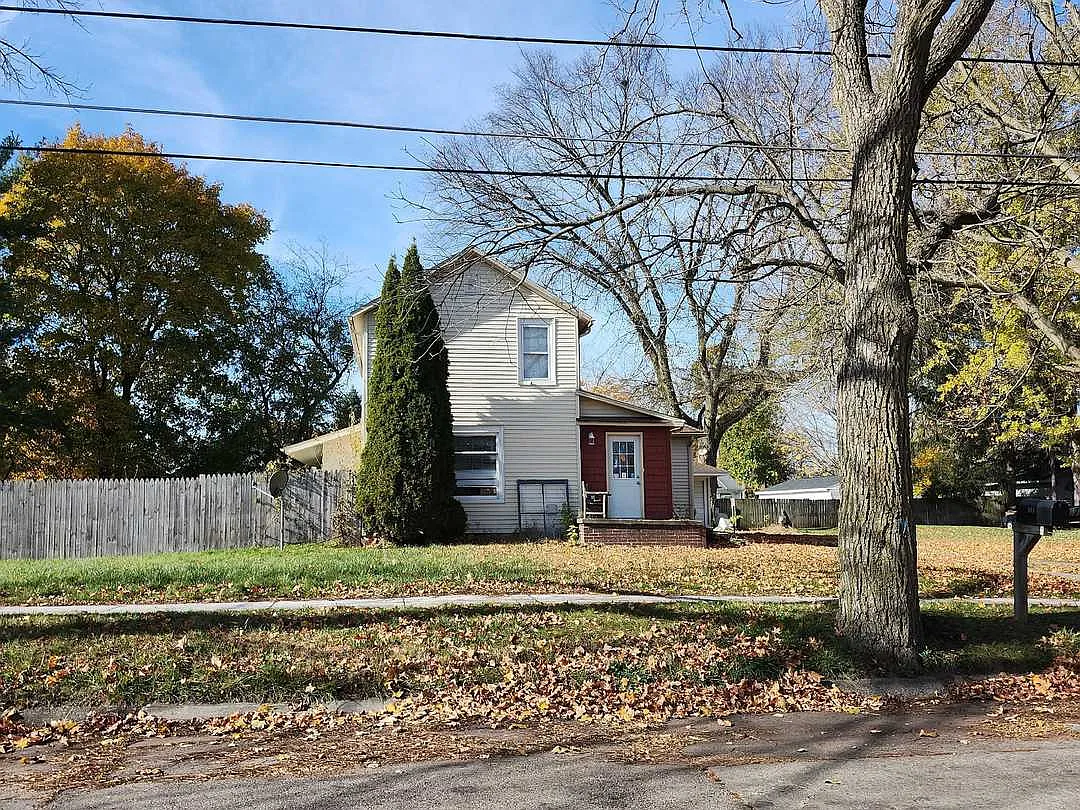 412 Merritt St photo 1