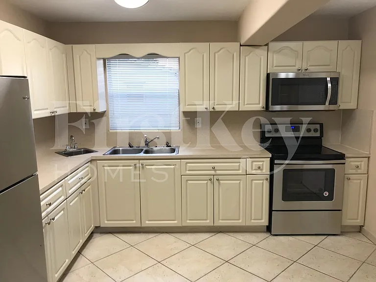 2751 NW 209th Ter — Photo 12