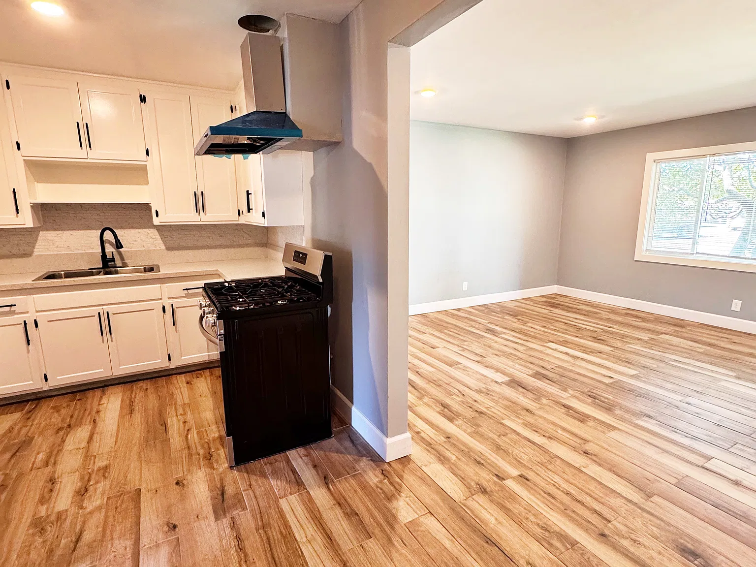 2 bed, 750 sqft, $2,550 — Photo 2