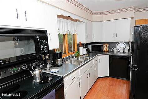 284 Housatonic-Kitchen view 1