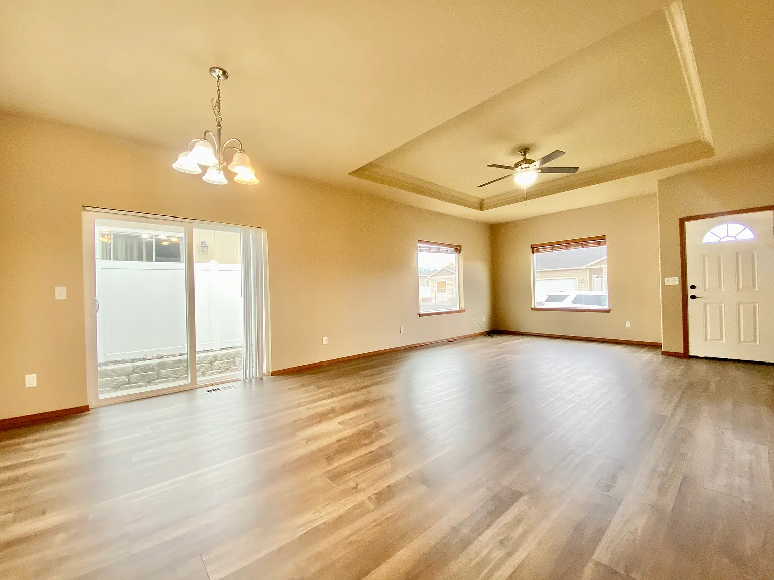 3 bed, 1250 sqft, $1,925 — Photo 2