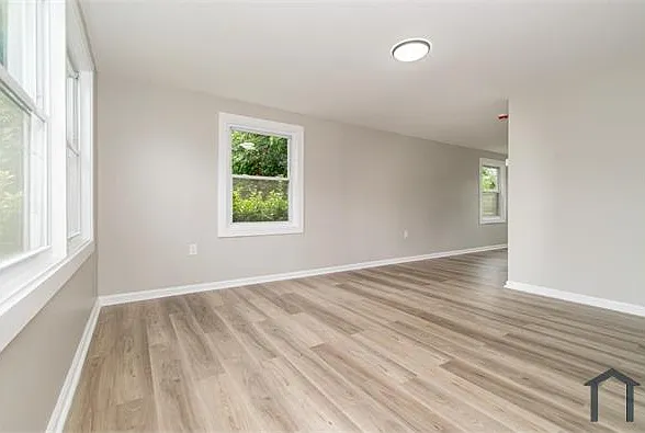 1335 Mantle St — Photo 5