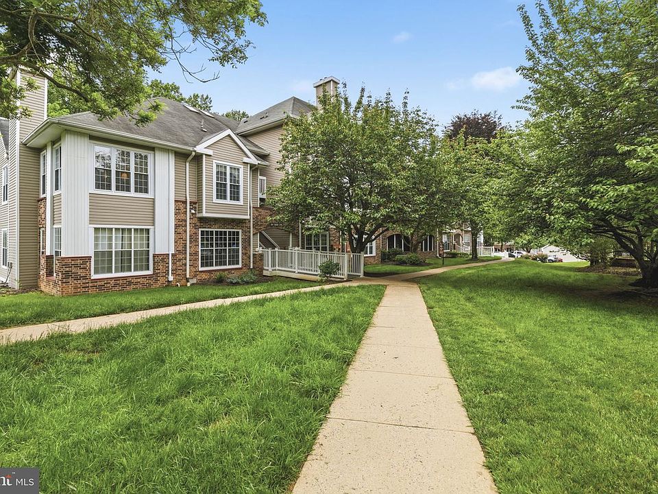 1st image of 604 Squire Ln #604-G