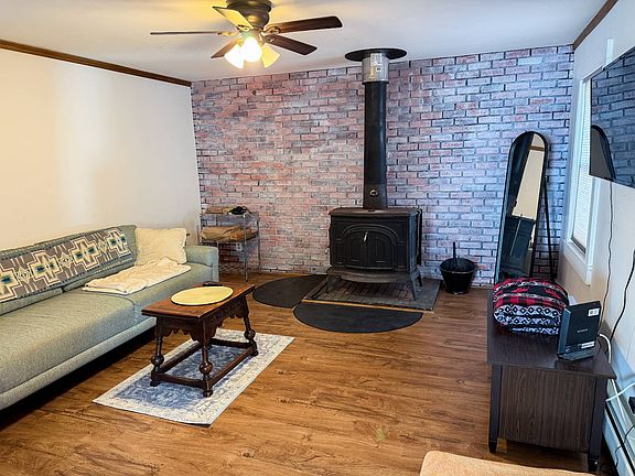 3rd image of 4 Six South Hill Rd W