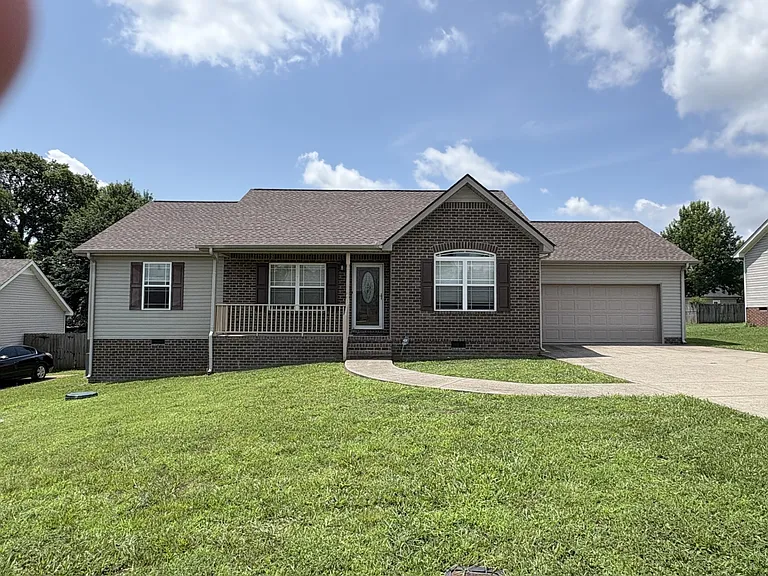 1009 Halverson Dr — Photo 3