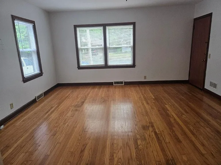 2737 Commercial Ave #1 — Photo 6