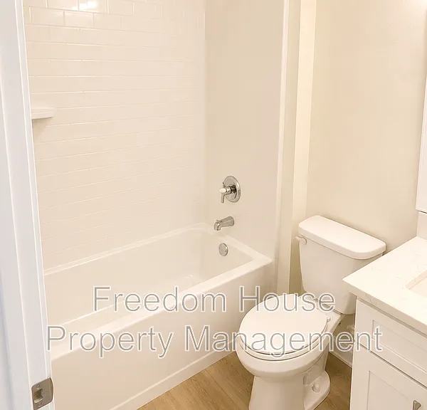 1701 Sycamore Ave #A — Photo 8