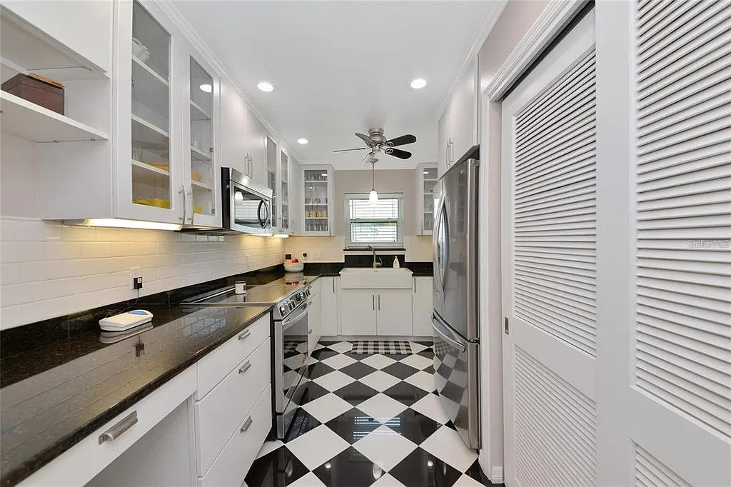 1 bed, 1.0 bath, 1035 sqft, $2,695 — Photo 2