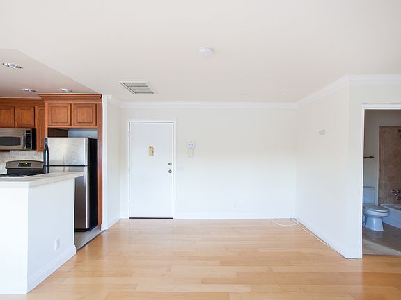 5th image of 1510 S Barrington Ave APT 204