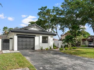 6301 NW 173rd Ln, Hialeah, FL 33015