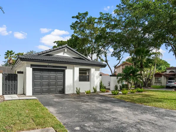 6301 NW 173rd Ln, Hialeah, FL 33015