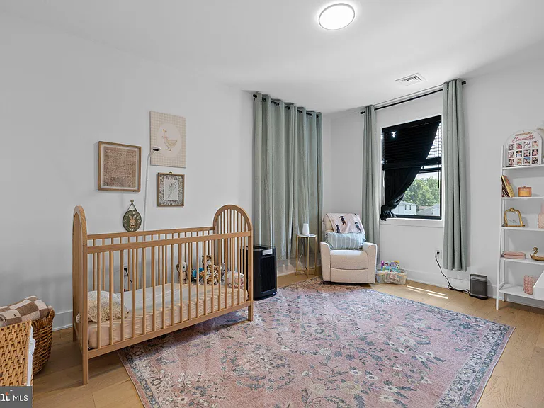 985 Henry Ave — Photo 24