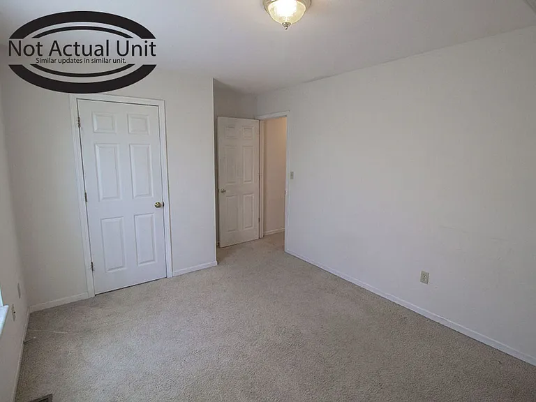 1413-1415 N Frideriki Dr — Photo 15