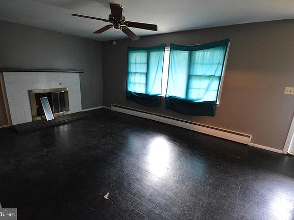 2nd image of 826 Bartlett Pl