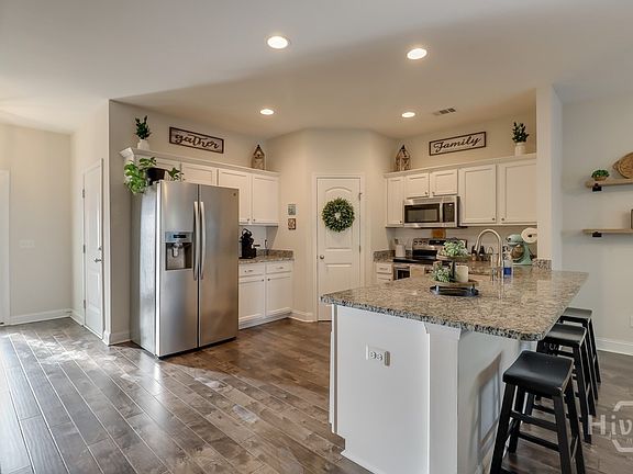 3rd image of 413 Ferguson Lane