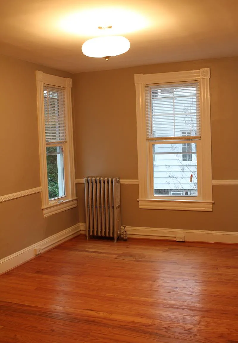 614 E Lake Avenue — Photo 3