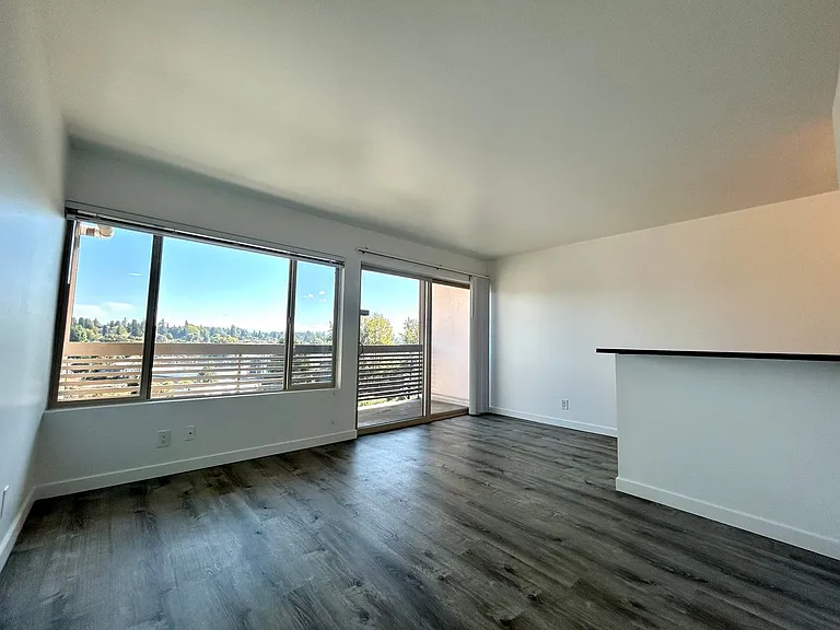 Village Vista Apartments — Photo 77