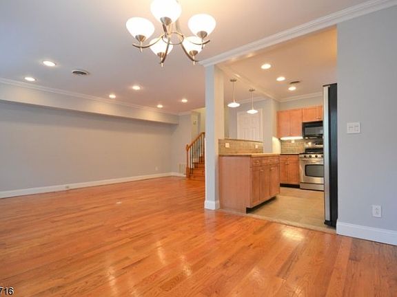 4th image of 31 Up Mountain Ave APT 1