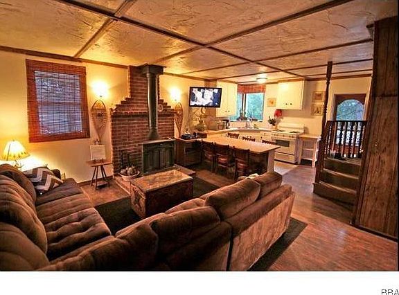 2nd image of 976 Mecham Dr