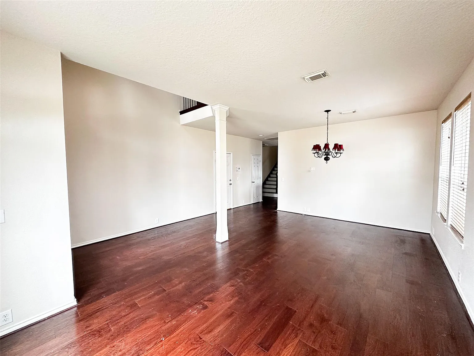 7 bed, 5.0 bath, 4019 sqft, $3,290 — Photo 3