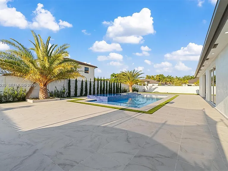 13305 SW 190th Ter — Photo 46