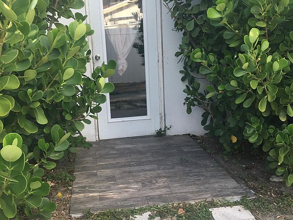 5th image of 18120 NE 10th Ct #2