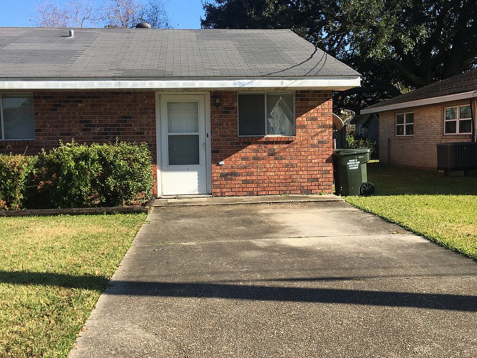 1st image of 103A Rosewood Dr #A
