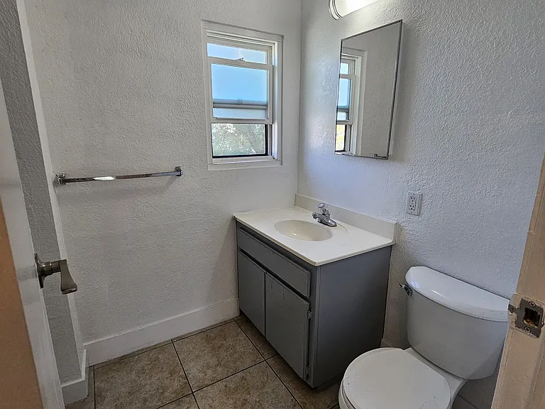114 S Kellogg St #A — Photo 14